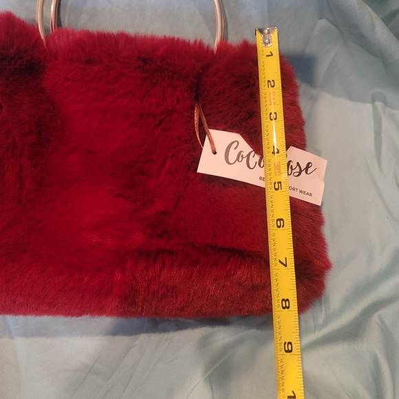 Coco Rose Beach & Resort.  Faux Fur Top Handle Bag/Merlot - Picture 9 of 10